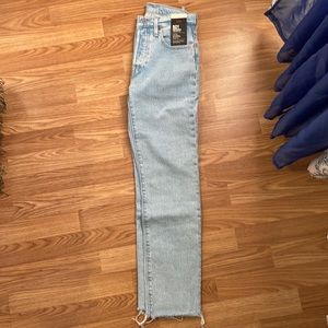 Levi’s 501 Original Cropped Women’s Jeans (25W x 28L)